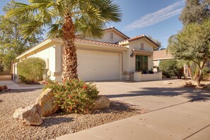 House (2 Bedrooms) | Interior - 55+ Gilbert Home w/ Yard, Golf Course On-site (Gilbert)
