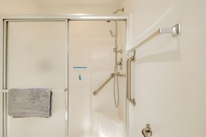 House (2 Bedrooms) | Interior - 55+ Gilbert Home w/ Yard, Golf Course On-site (Gilbert)