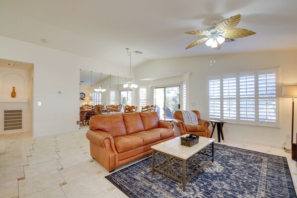 單棟房屋 (2 Bedrooms) | 客廳 | 電視