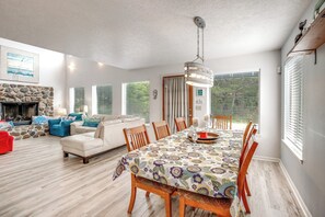 House (5 Bedrooms) | Interior