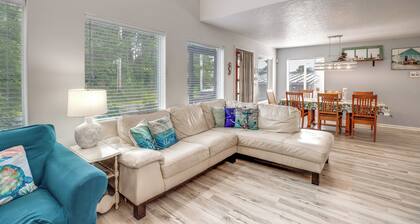 Relaxing Lincoln City Coastal Escape Near Beach!