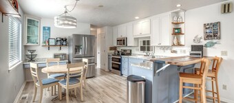 Relaxing Lincoln City Coastal Escape Near Beach!
