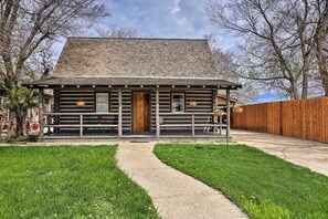 House (1 Bedroom) | Front of property - 'maltese Ranch Cabin' Near Medora Attractions! (Medora)