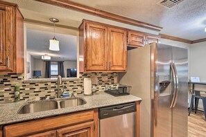 House (3 Bedrooms) | Interior - Del City Home ~ 1 Mi to Tinker Air Force Base (Del City)