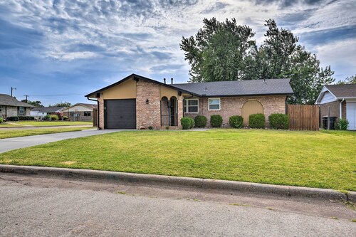 Del City Home ~ 1 Mi to Tinker Air Force Base