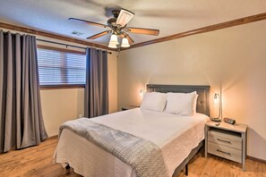 House (3 Bedrooms) | Interior - Del City Home ~ 1 Mi to Tinker Air Force Base (Del City)