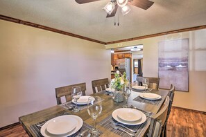 House (3 Bedrooms) | Interior - Del City Home ~ 1 Mi to Tinker Air Force Base (Del City)