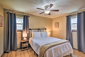 House (3 Bedrooms) | Interior - Del City Home ~ 1 Mi to Tinker Air Force Base (Del City)