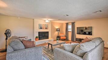 House (3 Bedrooms) | Front of property