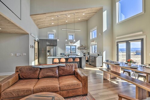 Modern + Bright Buena Vista Escape: Mtn View!