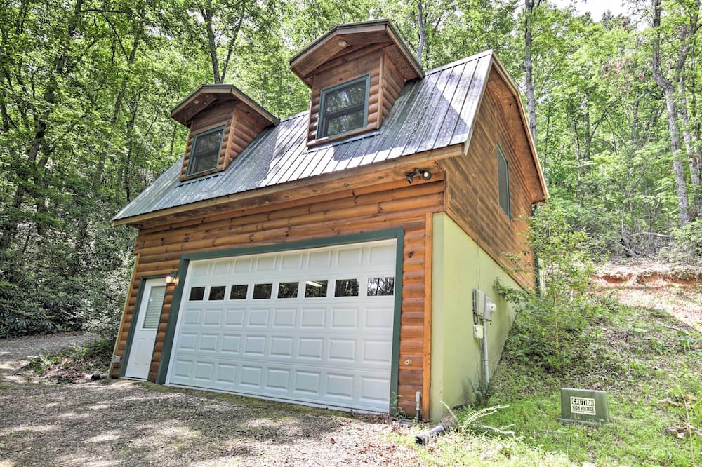 Fire Pit & Forest Views: Secluded Murphy Cabin! - Murphy, OR