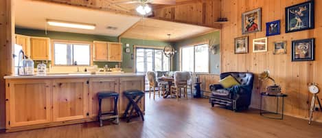 House (4 Bedrooms) | Interior