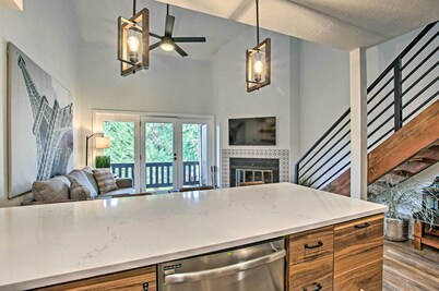 Contemporary Family Condo by Pineview Reservoir!