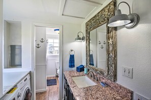 House (3 Bedrooms) | Interior - 'the Spicy Crab' Freeport Home w/ Beach-view Deck! (Freeport)
