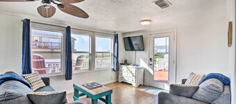'the Spicy Crab' Freeport Home w/ Beach-view Deck!