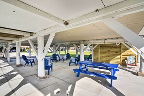 Interior - 'the Spicy Crab' Freeport Home w/ Beach-view Deck! (Freeport)