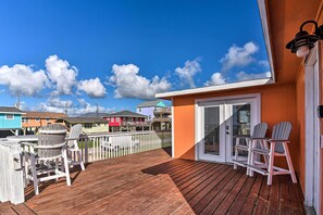 Interior - 'the Spicy Crab' Freeport Home w/ Beach-view Deck! (Freeport)