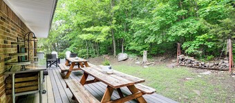 Beaver Lake Getaway w/ 2 Decks, Grill, & Views!