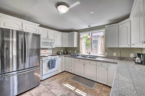 電子レンジ、オーブン、コンロ、食器洗い機