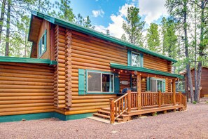 Interior - Near Dining, Hiking & Golf: Pinetop Log Cabin! (Pinetop)