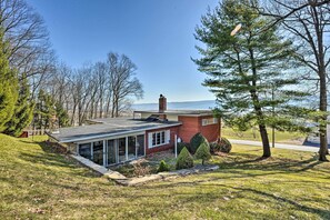 House (4 Bedrooms) | Exterior