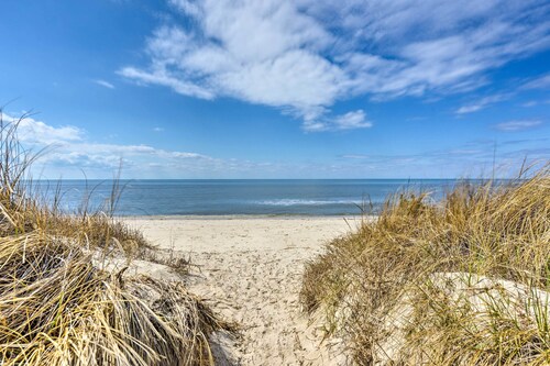 Cozy Villas Cottage w/ Deck, 1/2 Block to Beach!