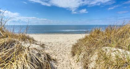 Cozy Villas Cottage w/ Deck, 1/2 Block to Beach!