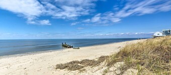 Cozy Villas Cottage w/ Deck, 1/2 Block to Beach!