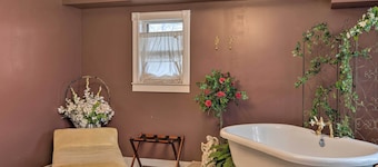 Pet-friendly Apt: 2 Blocks to Riverside Park!