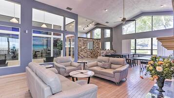 House (4 Bedrooms) | Front of property