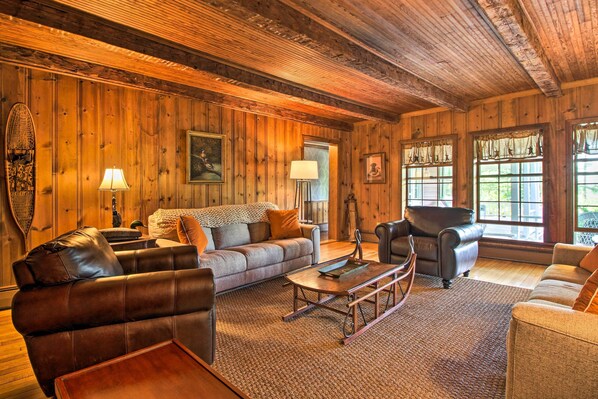 House (5 Bedrooms) | Interior