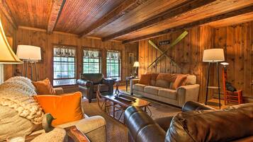 House (5 Bedrooms) | Interior