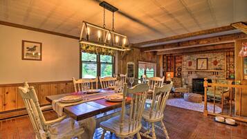 House (5 Bedrooms) | Interior