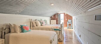 Pool, Hot Tub & Game Room: Schulenburg Retreat