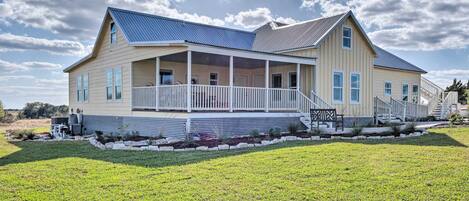 House (4 Bedrooms) | Exterior