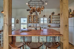 House (4 Bedrooms) | Interior - Hot Tub & Game Room! Family Schulenburg Retreat (Schulenburg)