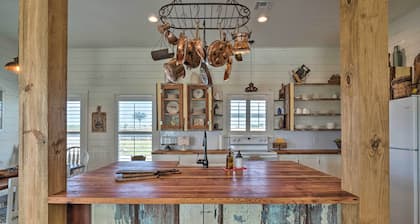 Hot Tub & Game Room! Family Schulenburg Retreat