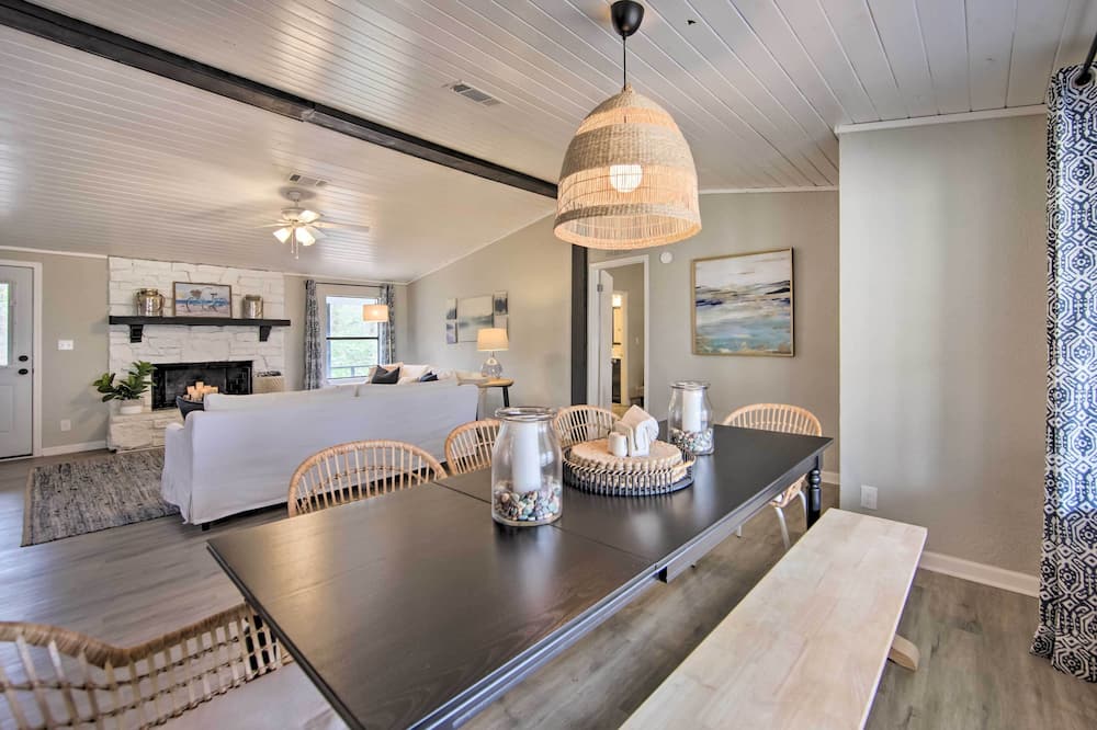 Lake View & Decks: Pet-friendly Mabank Home - Trinidad, TX