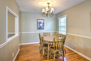 House (3 Bedrooms) | Interior