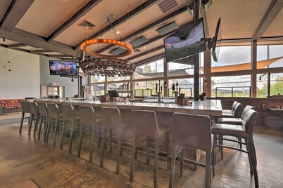 Flagstaff Townhome w/ View, Country Club Amenities