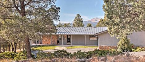 House (4 Bedrooms) | Front of property