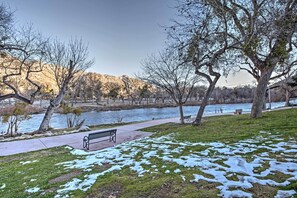 A park with a bench, a river, and trees. - Scenic Kernville Home - Walk to Downtown & River! (Kernville)