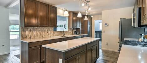 House (3 Bedrooms) | Interior