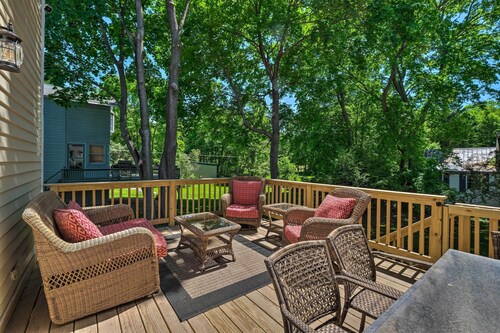 Bright Lake Winnipesaukee Home - Walk to Town