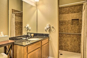 Bathroom - Branson Condo w/ Table Rock Lake Views, Near Strip (Branson)