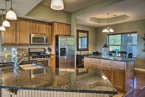 Private kitchen - Branson Condo w/ Table Rock Lake Views, Near Strip (Branson)