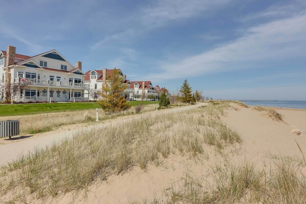 Interior - 'beautiful Day Getaway' - Lake Michigan Views (Sheboygan)