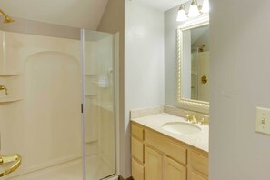 Interior - 'beautiful Day Getaway' - Lake Michigan Views (Sheboygan)