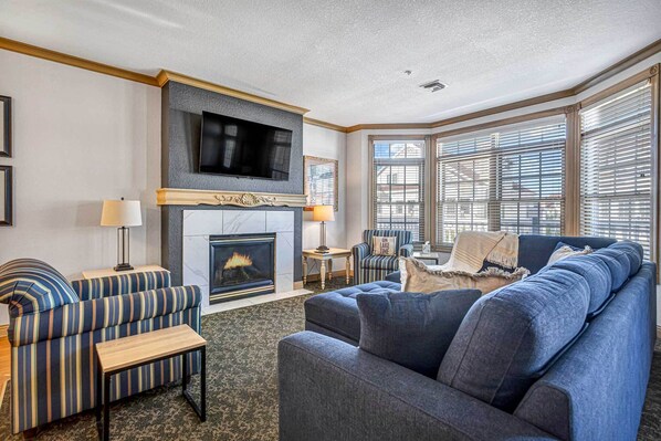 Apartment (4 Bedrooms) | Interior - 'beautiful Day Getaway' - Lake Michigan Views (Sheboygan)