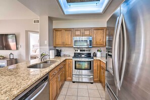 Apartment (1 Bedroom) | Interior - Lake Havasu Condo w/ Community Pool & Hot Tub (Lake Havasu City)